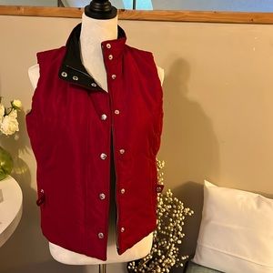 Reversible red and black puffer vest